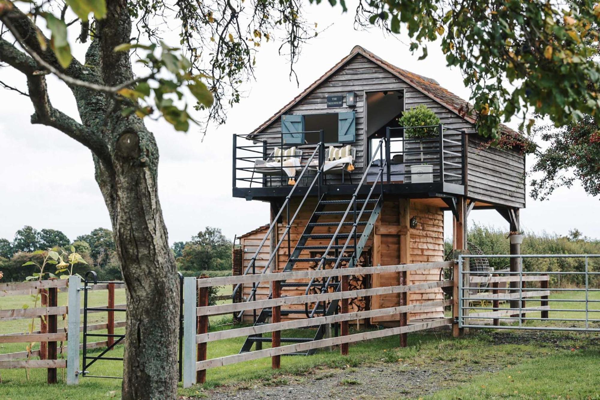 The Treehouse At Humblebee Hall Worcester Dış mekan fotoğraf